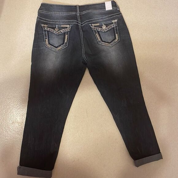 Maurice’s 9/10 capris - Picture 2 of 6